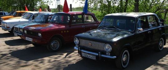 Состоялся ретро автопробег по Братским могилам Твери