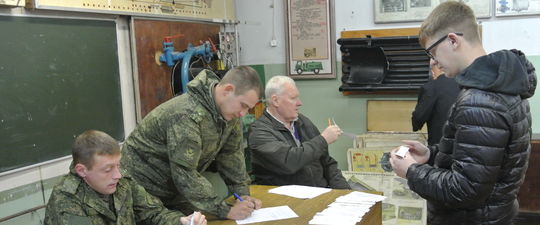 Курсанты сдали экзамен по устройству и эксплуатации топливо-масло заправщиков